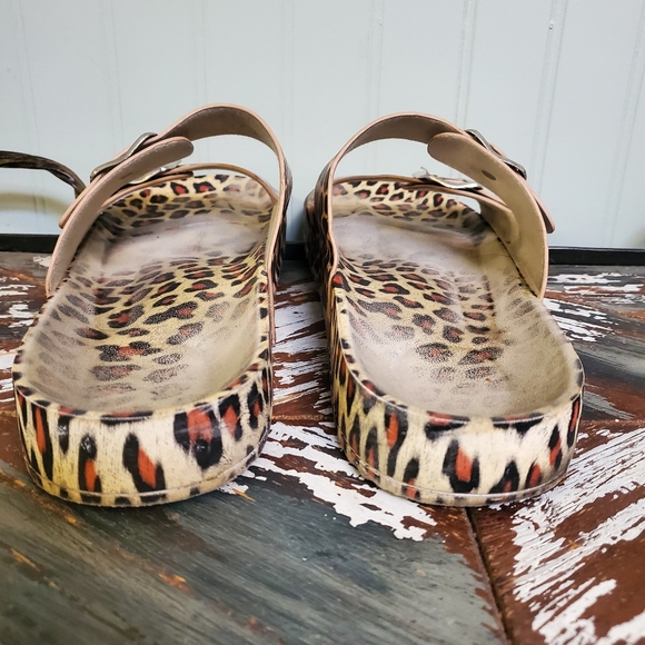 Steve Madden Teddy T Sandals Leopard Print - Picture 6 of 11